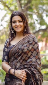 Divya Pillai Instagram - Smile a little more, regret a little less..😉

@thedrapearchitect 🤗❤️
@k.madhav_ 📸

#saree #sareelove #sareelover #ajrakh #ajrakhsaree #fashion #fashionstyle #indian #love #happiness #movie #cinema #loction #shoot #photooftheday #photo #photoshoot