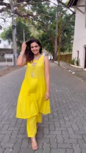 Divya Pillai Instagram - 💛❤️💛

@saltstudio 

📸 @diyaaa_john 

#impromptu #fortkochi #comfort #fashiongram #indian #instadaily #instagood #instagram #instalike #instamood #instalove #instafashion #instareels #freedom #love #happiness #yellow