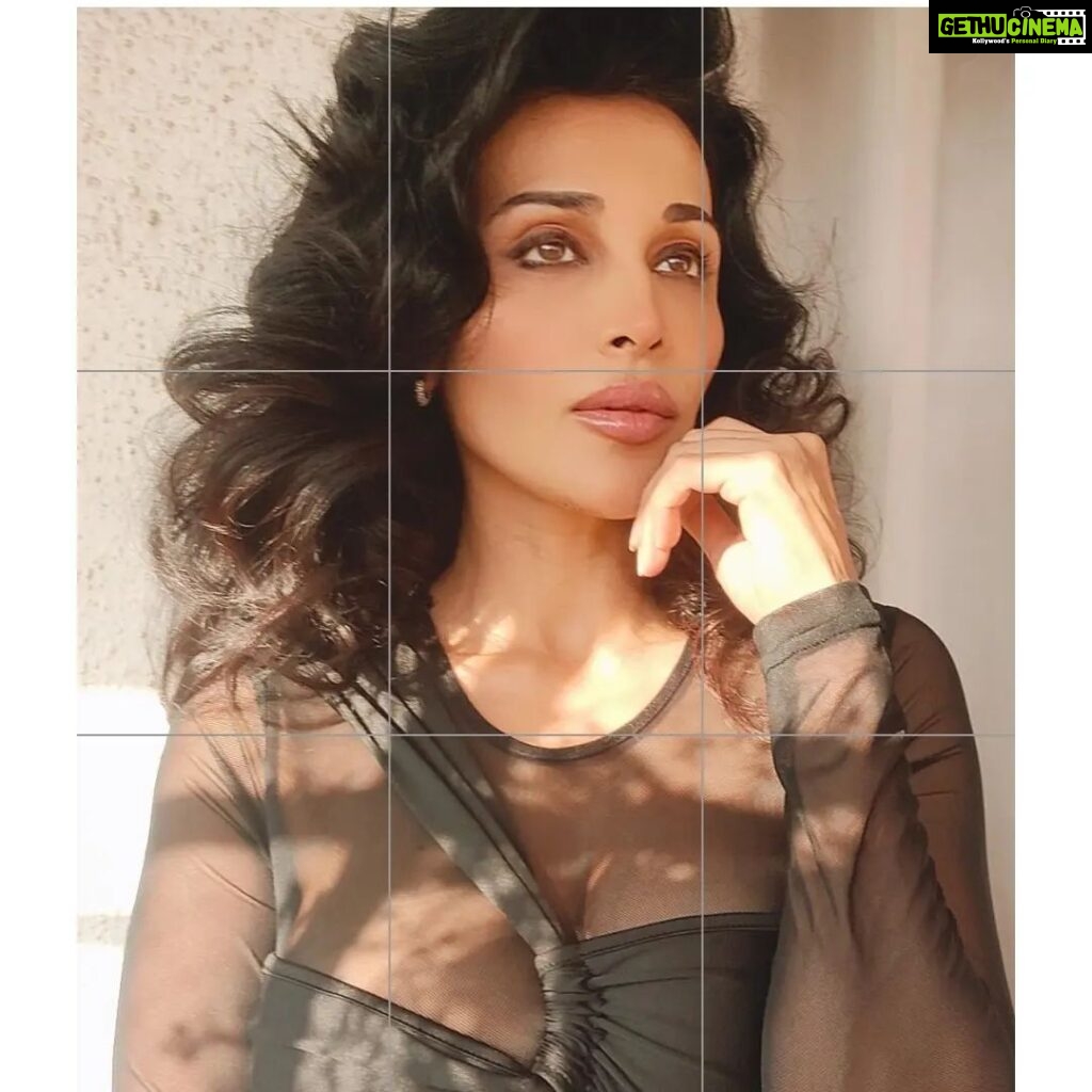 Actress Flora Saini HD Photos and Wallpapers March 2023 - Gethu Cinema