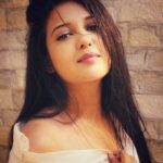 Gulki Joshi Instagram - Goodmorning 🤍 Styled by - @suveera.swetesh.stylist Photo courtesy- @suveera.swetesh.stylist #picoftheday #morning #fresh #glam #instagood #gulki #white #blessed #outofbed