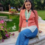 Gulki Joshi Instagram - When you pose for #instagram #instaclick #bhaukal #mxplayer #lovingit #livingitup Lucknow, Uttar Pradesh