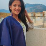 Gulki Joshi Instagram - जीने का बस यही अंदाज़ रखो, जो तुम्हे ना समझे उसे नजरअंदाज करों। . #सोच #विचार #ज़िन्दगी #खुशियाँ