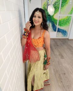 Gulki Joshi Instagram - 💞💕

Thankyou @suveera.swetesh.stylist

#navratri #navratrispecial #garba #india #durgapuja #mumbai #jaimatadi #photography #indianfestival #gulkijoshi #bollywood #sabtv #instagram