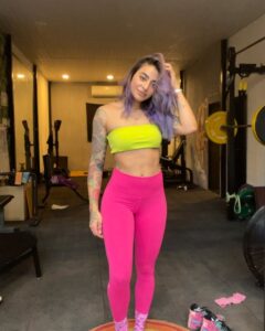 Gurbani Judge Instagram - Just carrying forth this rainbow energy into 2021☀️ 🌈 🌸🌻

🦦 (I can’t help it with this little otter dude, he’s too chill. Lol.) 

Last picture is for me to remember I hit 100kg x 5 Low Bar Squats on the last day of 2020 🤟🏻 
& 127kg x 2 x2 on Conv. dead’s today! 

#loaLife #2021 #bringingthatRainbowEnergy #LiftLife #PRingoutof2020into2021 #LLB #toGainsOfAllKinds  #AllTheLessons #THANKYOU