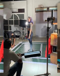 Gurbani Judge Instagram - Behind The Scenes with @superdryindia 🤩 @mansworldindia 

#ComingSoon

Make up @teasemakeup 👩‍🎨 
Hair Rita 🧝‍♀️ 
Moral support + budding photographer @deepikamandelia 

#BTS #superdryIn #iconic 

Such a sweet enthusiastic bunch of people at this shoot! Thank you for your time, I love collaborations like this ☺️💪🏼♥️☀️