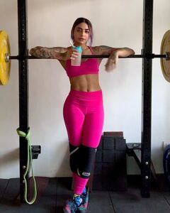 Gurbani Judge Instagram - The only thing that kept me going w today’s squats and bench was... a lot of @myproteinin Pre- workout  in my fav 🍑 PeachIced-T flavour andddd some retro tunes to support my throwback to the good ol’ 90’s outfit 😂🤩💖💛 

I also add a serving of the L - Carnitine as well as creatine to the pre to really get after it⚡️

If you do do a preworkout, what’s your go to concoction? 
Comment below 🧪 🧫 

And if you do go try out the pre workout @myproteinin you can always show ya love for a great offer by using my code LIFTLIFE ✨

#totallyTubularMan #DUDE #booYa #SWEET #word #canyoutellimreallyenjoyingthisrecap #lol #loalife #gainz #shredz #thestruggle