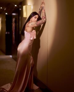 Gurbani Judge Instagram - To cap it off.. 
I do think I deserve an award for the last slide, not just running in heels but levitating. 
Thank you 🙏🏼 😆🥹😂⚡️

Bani J in @versace x @elilhaam
Earrings by : @karishma.joolry 
Styled by : @chintan_shah08  for @stylebalmco
Assistant Stylist : @fashionista_kashish 
Heels by : @monrowshoes 
Hair : @jayshree2783 
Make up : @mehrasilky 
Shot by :@shreyansdungarwal 
Assisted by : @azbztoz19 
@primevideoin #fourmoreshotsplease