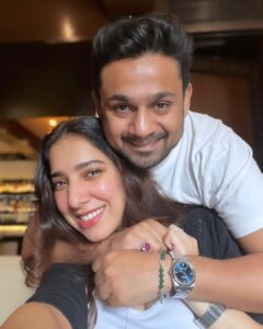 Hussain Dalal Instagram - Kayi saal pehle … aaj ke din.. meri mohabbat ka janm hua tha… Happy birthday to the greatest love of my life @zeebamiraie ♥️ May you have the best day ever and May Allah fullfill all your wishes, aameen :) 🧿