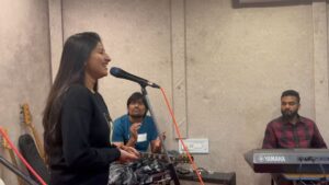 Indravathi Chauhan Instagram - Had an amazing time Jamming with super talented musicians😍 @subhanismsubhani  @iammangli and @bony.kadari @drumsbannu @i_danny_lanka 🎸🎤❤️………