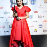 Indravathi Chauhan Instagram - Lady in Red holding ‘THE BLACK LADY’❤️Thankyou @filmfareme 🙏🏻😍 Outfit/: @dahlia_label Jewallary/: @achyut_fashionz Pc/: @vistaarmedia Mcp/: @glamup_by_sushmitha