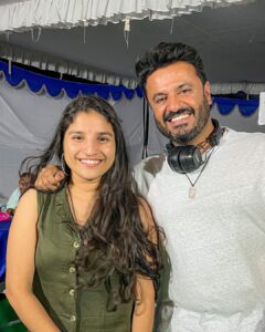 Indravathi Chauhan Instagram - With the one & only Shehenshah @amitabhbachchan sir With ace super 30 film movie Director  #vikas Bhal sir And cinematography @sudhakaryakkanti  Anna🙏🏻❤️😍……