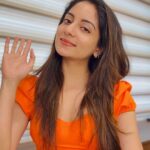 Ishaani Krishna Instagram - The benefits of using products with active skincare ingredients can only be visible if you apply them correctly. Just like I follow the right steps when applying Olay’s Vitamin C Super Serum & Retinol 24 Serum every day. Both these serums are enriched with the goodness of 99% Niacinamide that penetrates 10 layers deeper into the skin, 2 times faster 😌 For mornings, Vitamin C Super Serum has helped me with reduced acne marks, pigmentation & even skin tone. And applying Retinol 24 Serum before sleeping renews & hydrates my skin overnight so that I wake up to plump & bouncy looking skin. It like beauty sleep in a bottle🤍 And now for the best part, these products are available at a flat 30% discount only at Nykaa’s Pink Friday Sale. So grab them now ✅🛍️💖 @olayindia #Collab #AmPmRegime #NykaaPinkFridaySale #Olay #OlayVitaminC #OlayRetinol24 #Skincare #VitaminC #Retinol #Serum