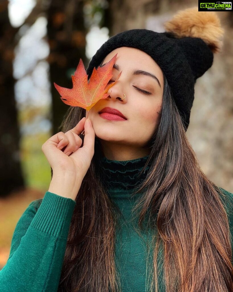 Ishaani Krishna Instagram - Autumn, officially my favourite season 🍂🫶🏻 PC : @sindhu_krishna__ ♥️ Nishat, Jammu And Kashmir, India