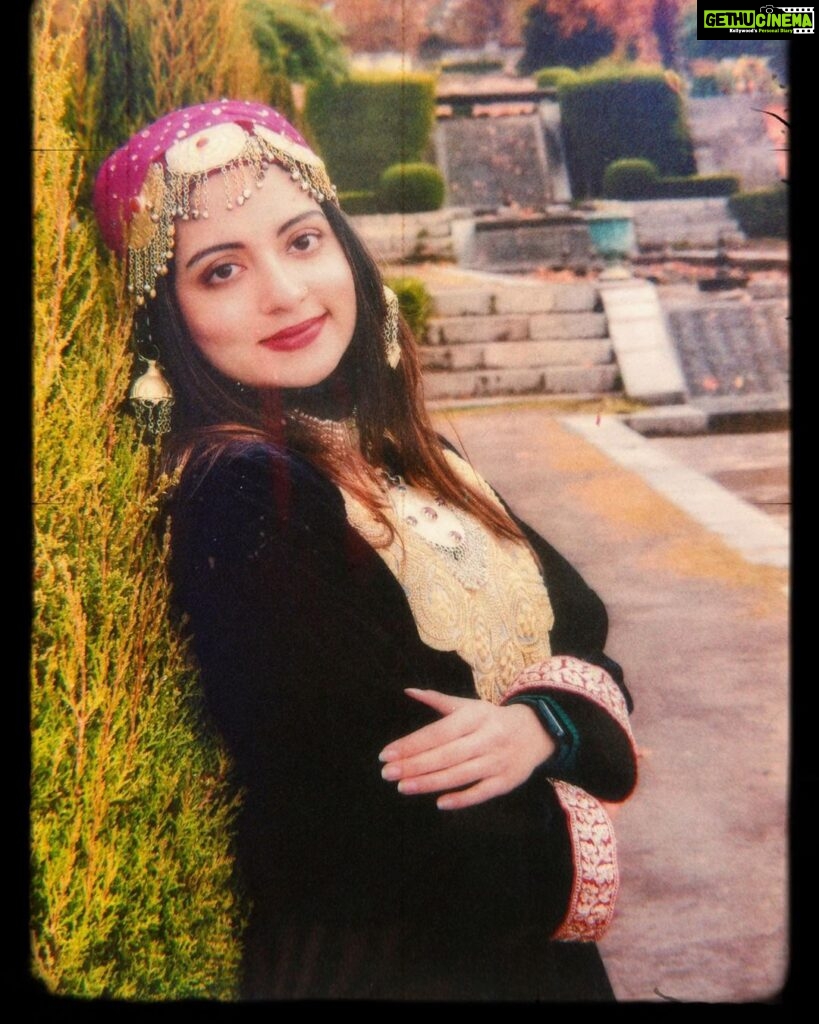 Ishaani Krishna Instagram - Kashmir 🫶🏻🖤