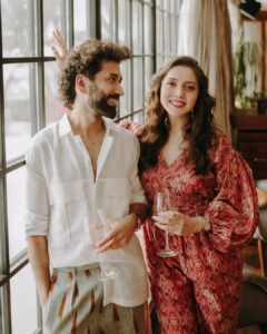 Jankee Parekh Instagram - 𝓣𝓱𝓲𝓼 𝓲𝓼 उस❤️

.
.
.

तसवीर शाला: @light_chamber @sekhonmaninder 

पोशाक दीदी: @shivanishirali @amritasaluja01