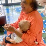 Jankee Parekh Instagram - Friday was a special day. I met my guruji after almost 2 years. Thank you, pandemic. But what was even more special was that he held my little Sufi for the very first time. Guruji has been telling me for years ‘Mujhe Nana banaado, Mujhe Nana banaado '. And finally ' Maine unhe Nana bana hee diya 😃😃'! When Sufi laid his eyes on Guruji, he almost instantly latched on to him. He sat so comfortable in his lap, and very attentively listened to every word that he said. Sufi also had his first singing lesson with him where Guruji taught him ‘Sa’ and Sufi in turn showed Guruji all the sounds he can make with his vocal chords :) Sufi’s curious eyes couldn’t get enough of the harmonium. He kept pressing the keys all day and was so happy that Mumma finally got him his first real musical instrument. What can be more special than Sufi getting blessings from my Guru who I have spent half my life with. Guruji now looks forward to coming home more often, not just for me, but also for his grandson, to introduce him to the world of music and share life lessons with him just the way he has has been sharing with his daughter for all these years. #sufiandMaa #singingmama