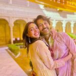 Jankee Parekh Instagram - Kaafi रंगीन Week Fam Jammin at The Gargh ❤️ Photo डम्प तो जायज़ है 🤙🏼 Suryagarh Jaisalmer