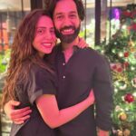 Jankee Parekh Instagram - When Christmas met Folk When Chai met Toast When Sufi met our Dosts Celebrating Christmas with Santa & our good folks 🎄🎅 Merry Christmas ❤️