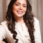 Jankee Parekh Instagram - ‘Tis the season of warmth, joy and care! Being a mom I don’t compromise on anything for @babysufim and it’s time to do the same for myself. So, this time all I want this christmas is super effective skincare & nothing else! With winters, my skin starts getting dry & dull easily, so it becomes more important to take care of it during this time. I trust @themomsco for all my winter essentials because they totally understand my needs. 💙 Made with the safest natural ingredients, their products are Australia-certified toxin-free, Dermatologically-tested and Hypoallergenic, putting my doubts and fears to rest. Like my favorite from @themomsco - The Natural Cocoa Body Butter, which gives me 72 hours of moisturization! Explore @themomsco’s skincare range on www.themomsco.com or download the app to know more! #TheMomsCo #NaturalProducts #SafeSkincare #SkincareForMoms #WinterSkincare #ForEveryMom #Christmas #Skincare #ThroughEveryChange