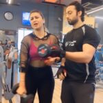 Jasleen Matharu Instagram - Peeche hi pad gaya hai yeh 🤧🤧🙏🏻🙏🏻 @asli_salmanshaikh @roarfitness.in Mumbai, Maharashtra