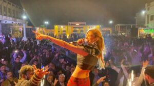Jasleen Matharu Instagram - Stage love #jasleenmatharu #live ❤️
