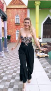 Jasleen Matharu Instagram - 😌😇🥳

Wearing @boylondonindia 
Styled by @sureshganeshaofficial