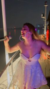 Jasleen Matharu Instagram - Backstage Fun 🎤 .. Performing in kolkata tonight 🛥🛥