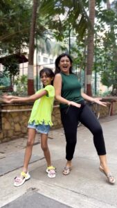 Juhi Parmar Instagram - Sundays call for fun time and this Sunday the pampering is dancing away with my little Ginni!
#sunday #sundaypampering #sundaypamperingwithjuhi #happy #dance #pamper #pamperyourself