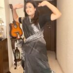 Juhi Parmar Instagram - When a song sticks by, you know it’s never too late to dance away to it! This one def has a beat that has everyone swaying away! #dance #dancereels #trendingreels #trending #trendingsongs #trendingaudio #reels #reel #reelsinstagram #reelitfeelit #reelkarofeelkaro
