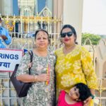Juhi Parmar Instagram - When family is in town, you turn into a guide as well as a tourist in your city! From restaurants to holy places to the beach.. everything covered in one day. These memories are truly special as we spend quality time together, catch up on childhood memories and conversations which can go on and on forever.... #familytime #family #familylove #love #familia #together