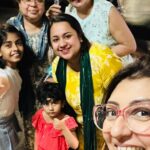 Juhi Parmar Instagram - When family is in town, you turn into a guide as well as a tourist in your city! From restaurants to holy places to the beach.. everything covered in one day. These memories are truly special as we spend quality time together, catch up on childhood memories and conversations which can go on and on forever.... #familytime #family #familylove #love #familia #together