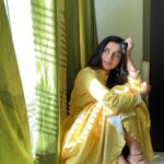 Kanika Mann Instagram - Wished to wear a yellow suit today for #lohricelebration 🔥 But not doing (ghar shift karne me busy hu ) toh socha kuch #throwback daaldu . You all celebrating?