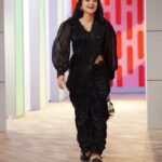 Kanika Mann Instagram - 🖤 Styled by @nehaadhvikmahajan Wearing @apsarasareesofficial Jewellery @adan_creation_ 📸 @rajveersingh91078 . . @alpenliebejuztjelly_india @zeetv @zeezest #alpenliebejuztjelly #familymeinmastichali #bakingsuperstars #nextbakingsuperstars #cakes #jelly #baking #familybakeoff #JuztJellyBakersStudioSeason2 @chefkunal @amritaraichand