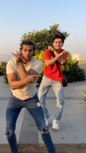 Karanvir Bohra Instagram - Do jasoos kare mehsus ke duniya badi…..???
@btwitslucky you are so sporting