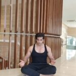Karanvir Bohra Instagram - New VALENTINES DAY challenge..... It looks very easy.... But it's not that simple. If you can do this in 1 try- fall in love 2tries - find someone to fall in love 3tries- keep finding 4 tries - find someone to take you to the doctor