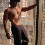 Karanvir Bohra Instagram - After seeing #pathan I too need a break in #spain 💪 @praneeth_raj_19
