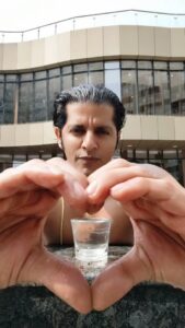 Karanvir Bohra Instagram - With children, use only the language of LOVE ❤️
#kvbreels #fatherdaughter #fatherhacks

Thanks for the inspiring msg @__jamesmcleod__