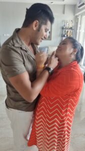 Karanvir Bohra Instagram - Can't be serious around these 2....
For full video click link in bio
