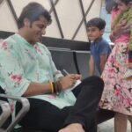 Karanvir Bohra Instagram – I love treasuring such moments, inspite of having a phone camera, this wonderful lady Poonam insisted on signing an autograph for her 2 sons, saying she will show it when they grow up… Wow wow, miss signing #autographs in this new age digital era. #oldschool #autograph #kvb #karanvirbohra #kvbreels