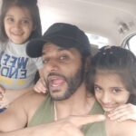 Karanvir Bohra Instagram - Happy happy birthday #satishkaushik ji. You will forever be on our hearts. As Bella said it so innocently, and what children say that is the truth... You have become god,coz all the ppl who leave for their heavenly abode merge with the almighty. It's a beautiful lesson you have taught with this song #whenlifegivesyouabanana