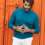 Karanvir Bohra Instagram - Basssss, was missing my beard... Should I grow it back?
