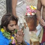 Karanvir Bohra Instagram - What a way to start my #2023 #jaishreemahakal This year will be a breakthrough & successful for everyone🙏 #omnamahshivaya🔱 Thank you dids, @meghnaambani my driver #kamal and Ritesh and all those who helped us meet #bholenath