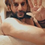 Karanvir Bohra Instagram - Very VEry VERy VERY IMPORTANT.... #merrychristmas🎄 Tagg someone who needs to see this❤️