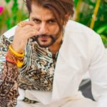 Karanvir Bohra Instagram - Just found this song too suitable for these pics.... 📸 @being_flamingo