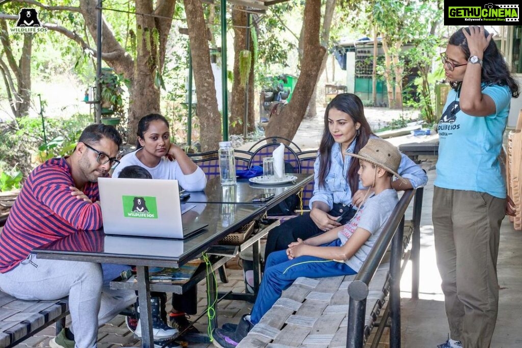 Kavya Shetty Instagram - A day well spent at the Bannerghatta Bear Rescue Centre at Bengaluru. Thank You @wildlifesos for inviting me ♥️ 🐻 You can reach out to @wildlifesos for visiting , volunteering or contributing for the cause . #banerghattabearrescuecentre #wildlifesos #saveanimals #bengaluru Bannerghatta Biological Zoo