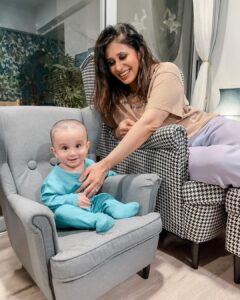 Kishwer Merchant Instagram - woke up only to chill with me post pack up ❤️ @nirvair.rai 🧿😇