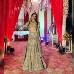 Kriti verma Instagram - I prefer carrying the weight of my super heavy lehanga to carrying the weight of people's judgements 😎🧿 . . . . . . #kriti #kritiverma #lehanga #tallgirls #biggboss #MTV #Roadies #celebrity #celebrityappearance #event #weddingdiaries #bcl #trending #explore #for you #foryourpage #jaimatadi 🙏🧿