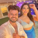 Kriti verma Instagram - Who is shining more ?? Definitely we all 🤩💥🧿 #photodump with my Mumbai Family ❤️ @hoodanishant999 @tanvi33 @christmas_didi @swaraj.walavalkar
