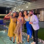 Kriti verma Instagram - Who is shining more ?? Definitely we all 🤩💥🧿 #photodump with my Mumbai Family ❤️ @hoodanishant999 @tanvi33 @christmas_didi @swaraj.walavalkar