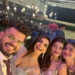 Kriti verma Instagram - Who is shining more ?? Definitely we all 🤩💥🧿 #photodump with my Mumbai Family ❤️ @hoodanishant999 @tanvi33 @christmas_didi @swaraj.walavalkar